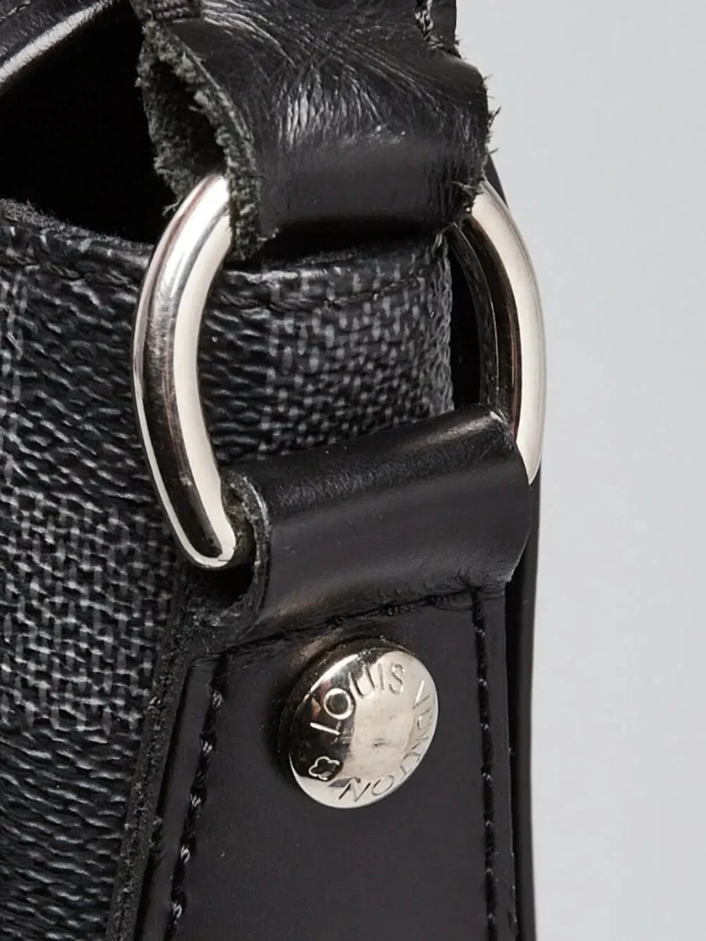 Louis Vuitton Damier Graphite Canvas Daniel MM Messenger Bag
